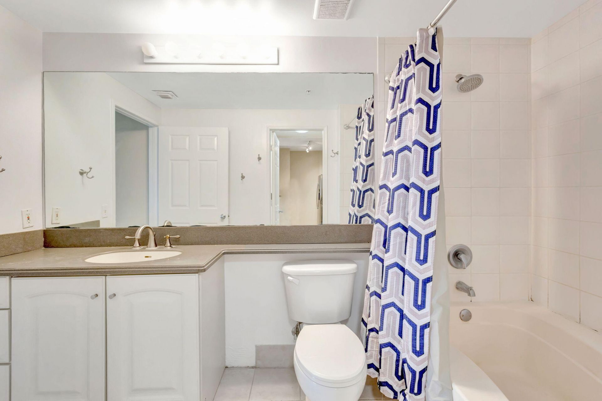 780 S Sapodilla Avenue, Unit 203, West Palm Beach, FL 33401 Photo