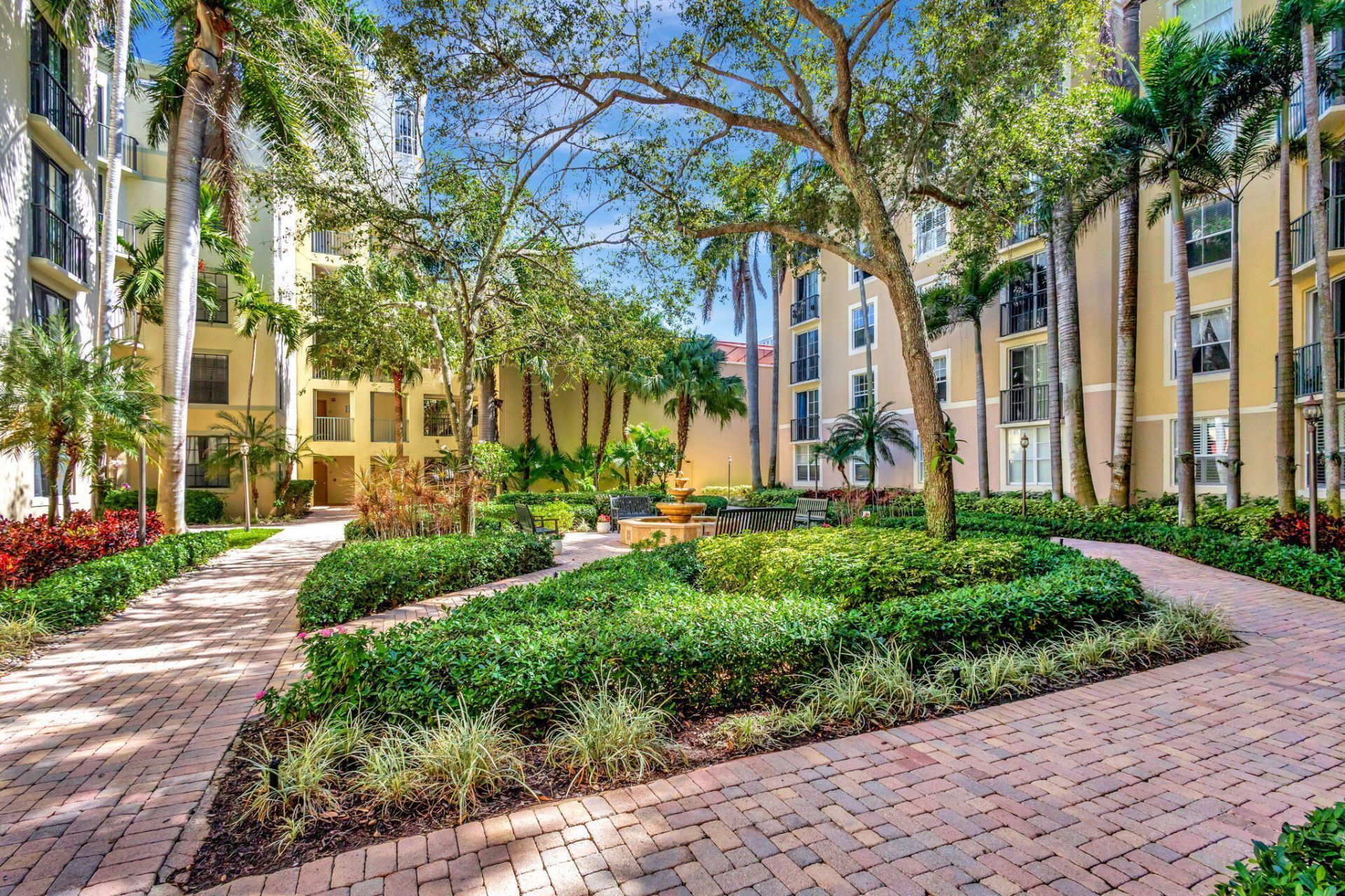 780 S Sapodilla Avenue, Unit 203, West Palm Beach, FL 33401 Photo