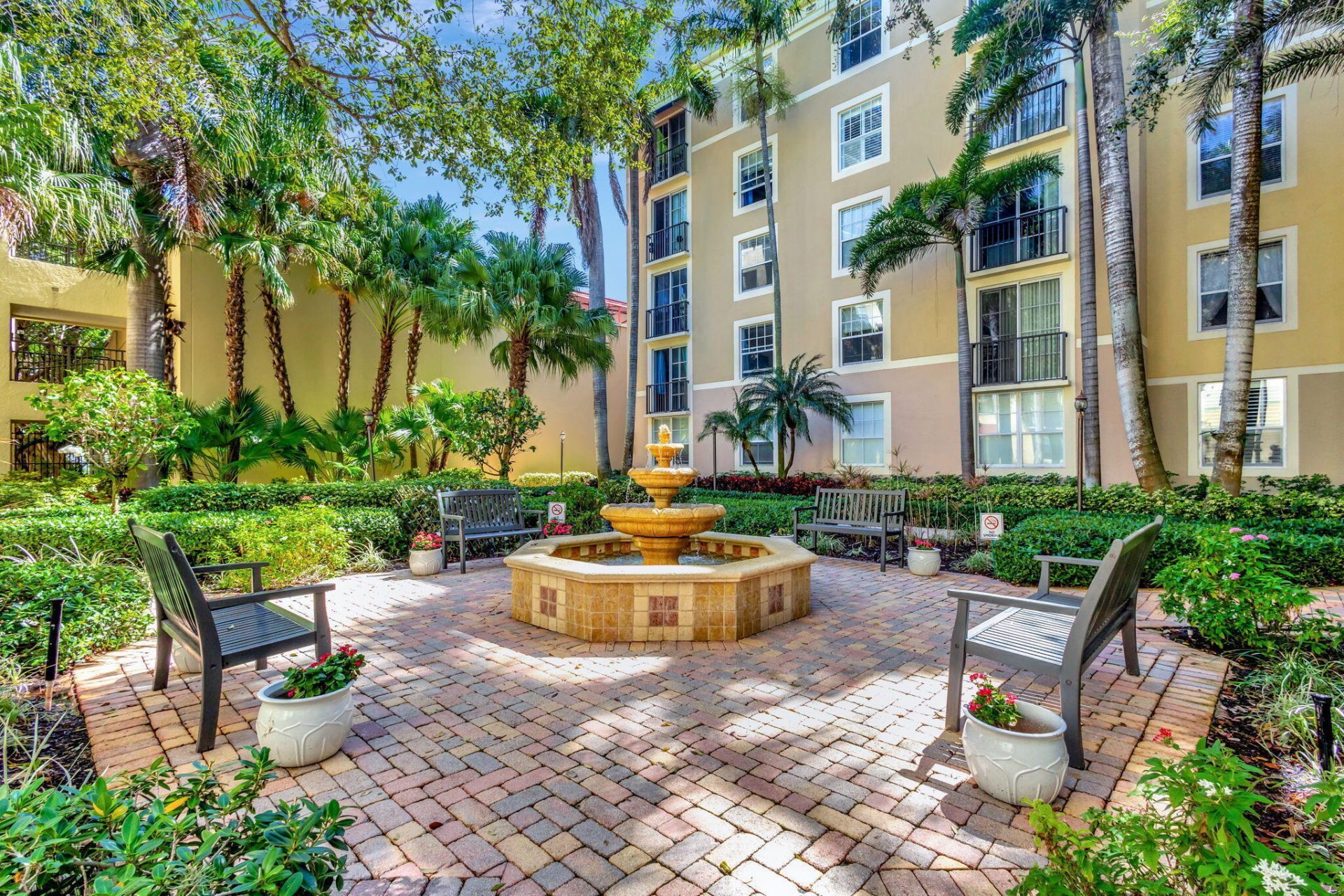 780 S Sapodilla Avenue, Unit 203, West Palm Beach, FL 33401 Photo