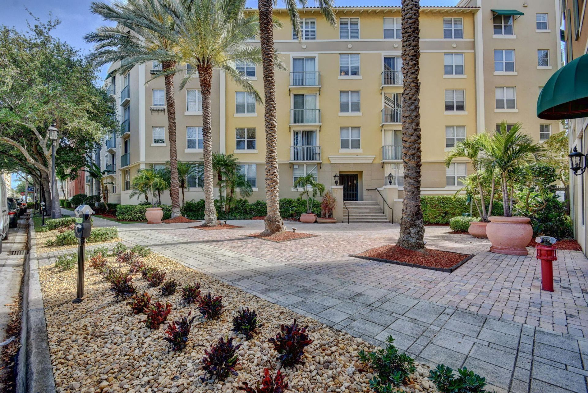 780 S Sapodilla Avenue, Unit 203, West Palm Beach, FL 33401 Photo