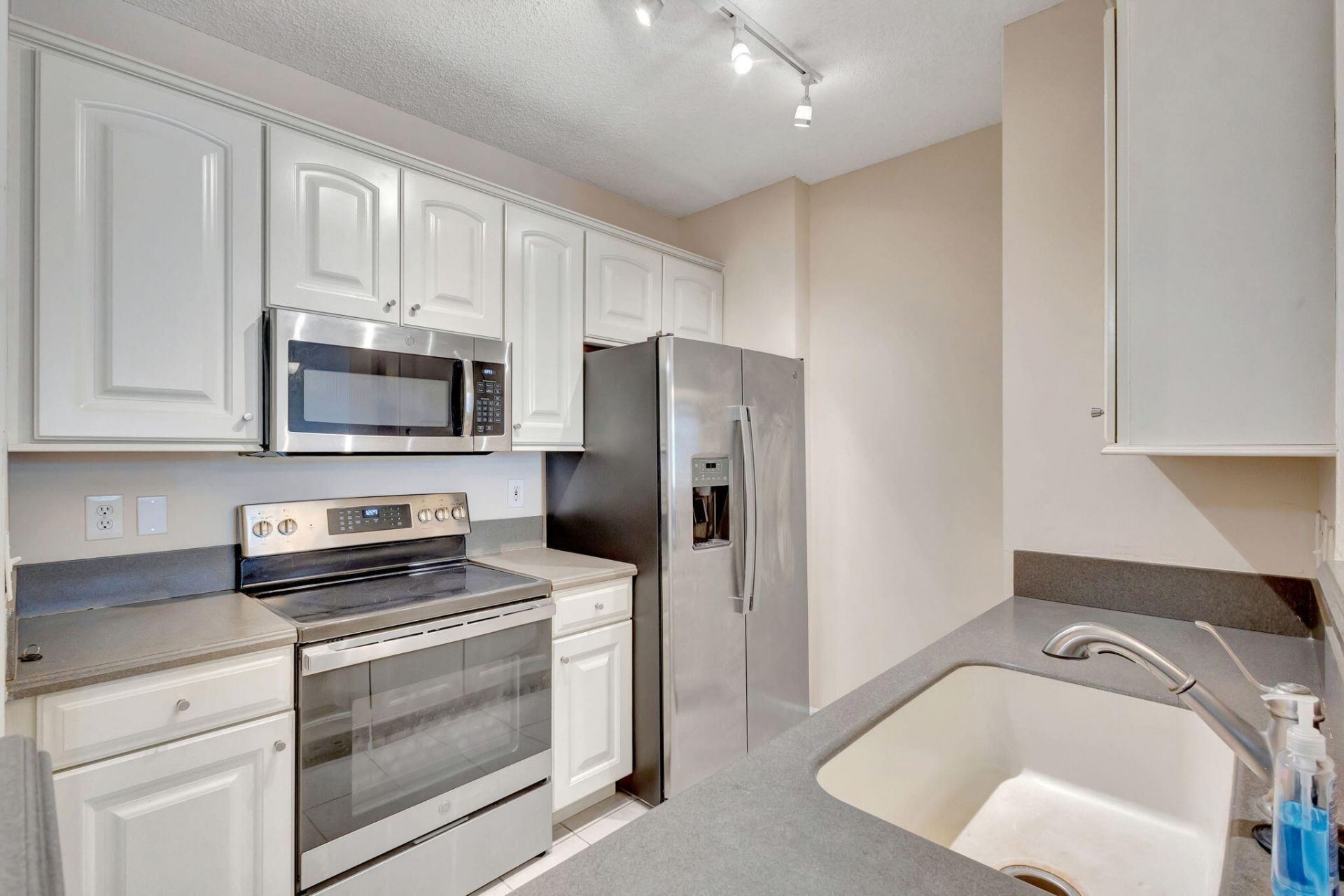 780 S Sapodilla Avenue, Unit 203, West Palm Beach, FL 33401 Photo