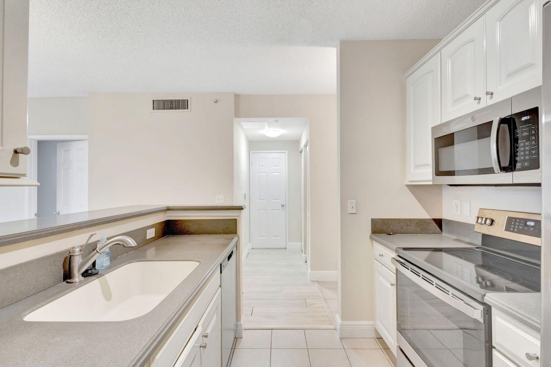 780 S Sapodilla Avenue, Unit 203, West Palm Beach, FL 33401 Photo