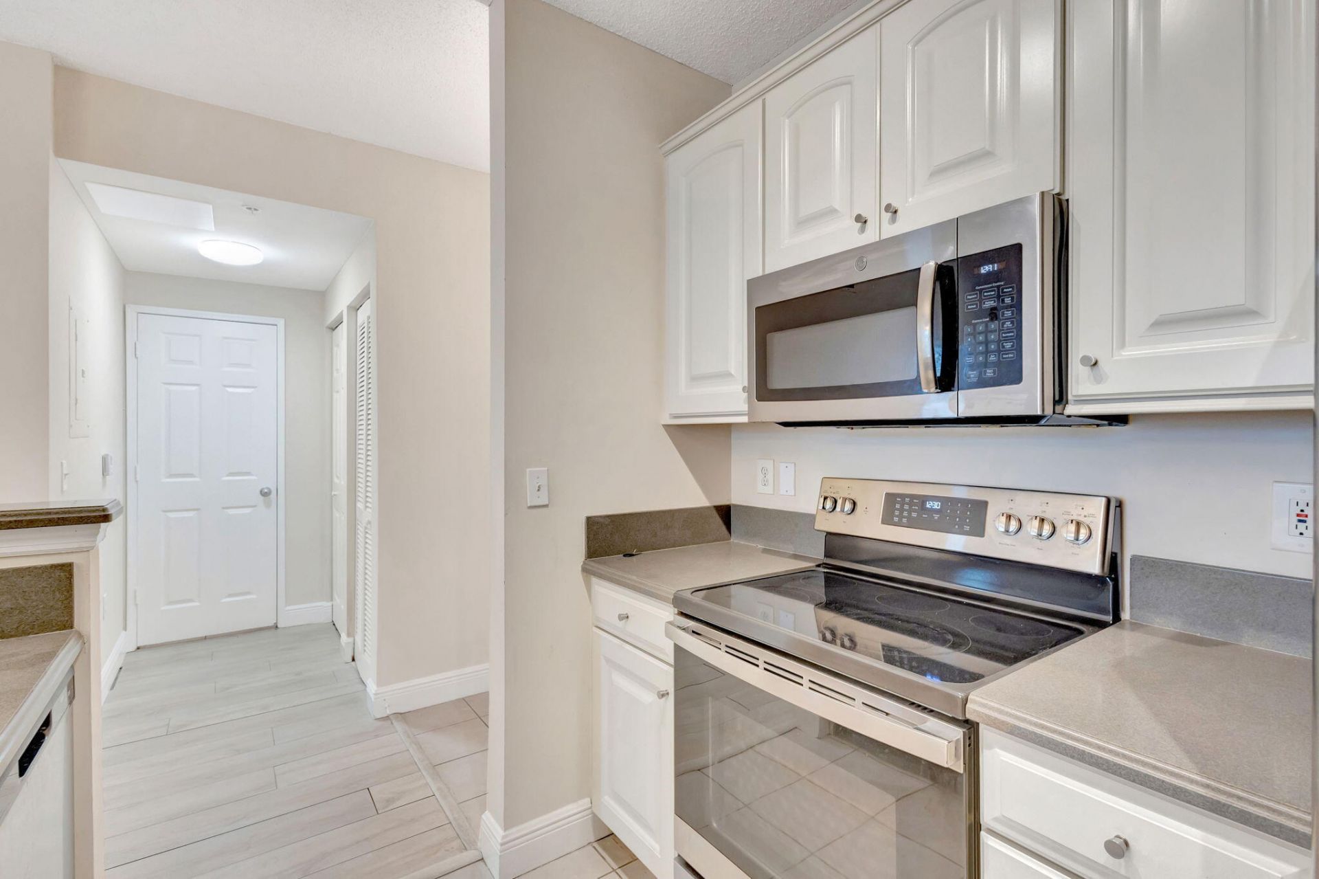 780 S Sapodilla Avenue, Unit 203, West Palm Beach, FL 33401 Photo