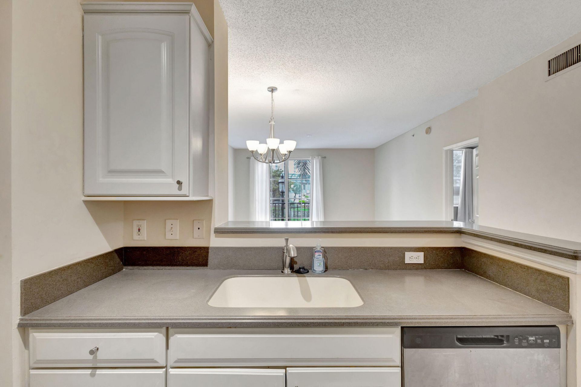 780 S Sapodilla Avenue, Unit 203, West Palm Beach, FL 33401 Photo