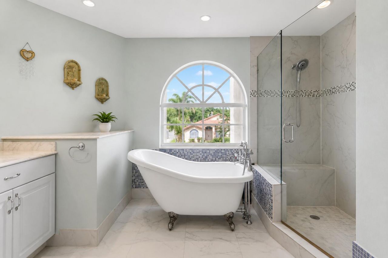 1021 NW 185th Avenue, Pembroke Pines, FL 33029 Photo