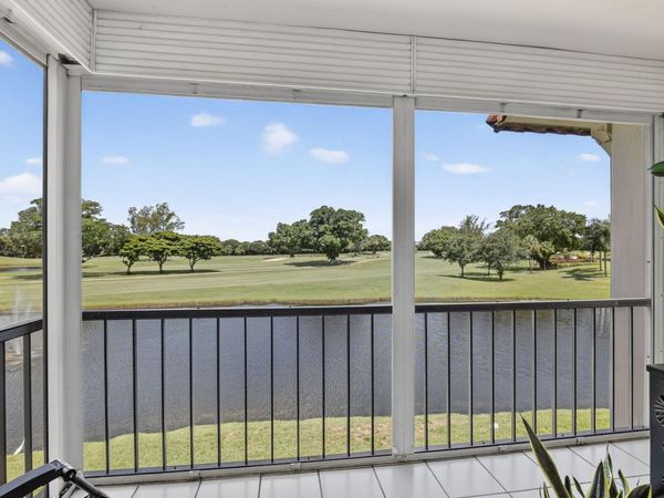 9923 S Hollybrook Lake Drive, Unit 305, Pembroke Pines, FL 33025