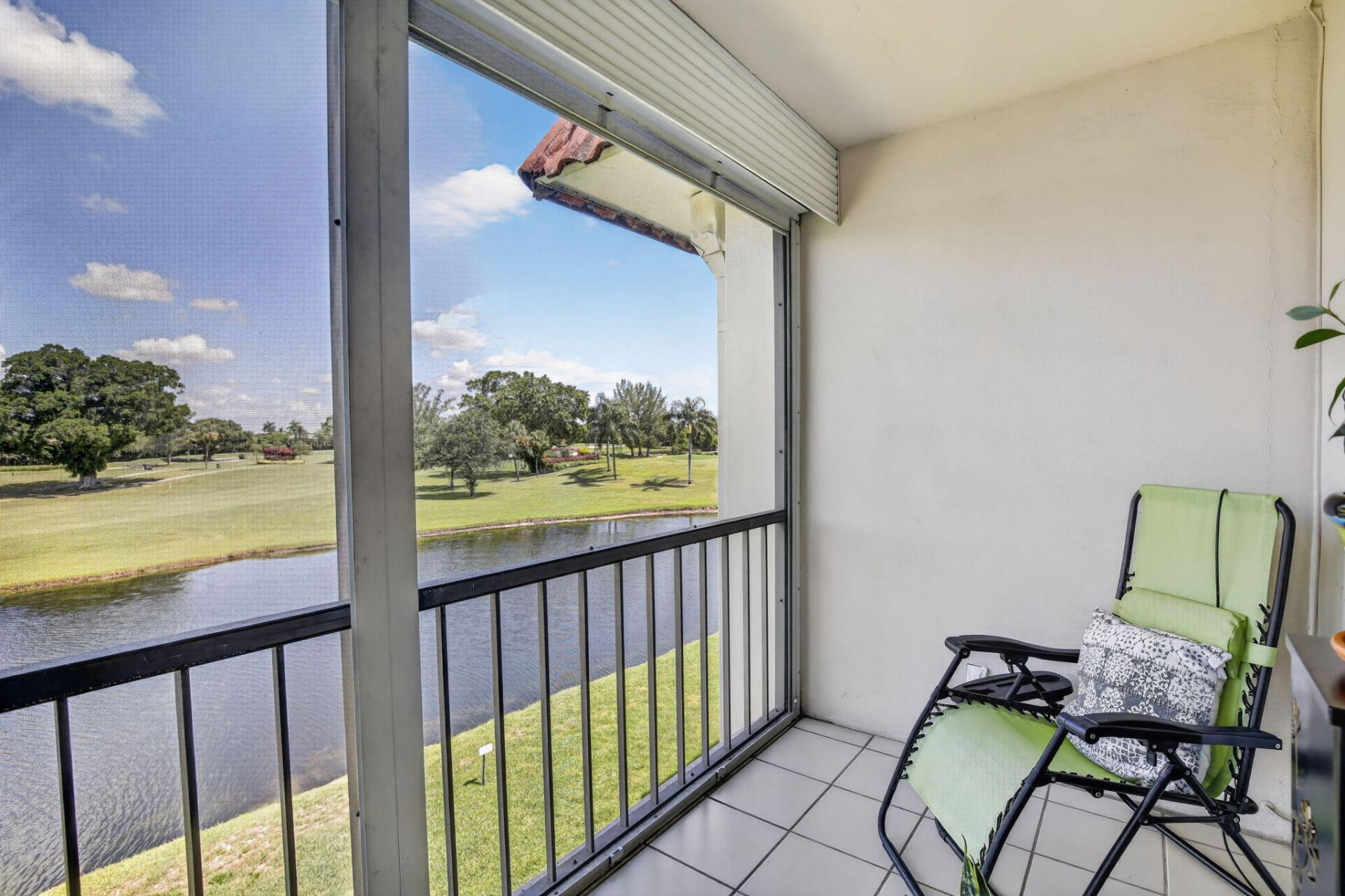 9923 S Hollybrook Lake Drive, Unit 305, Pembroke Pines, FL 33025 Photo