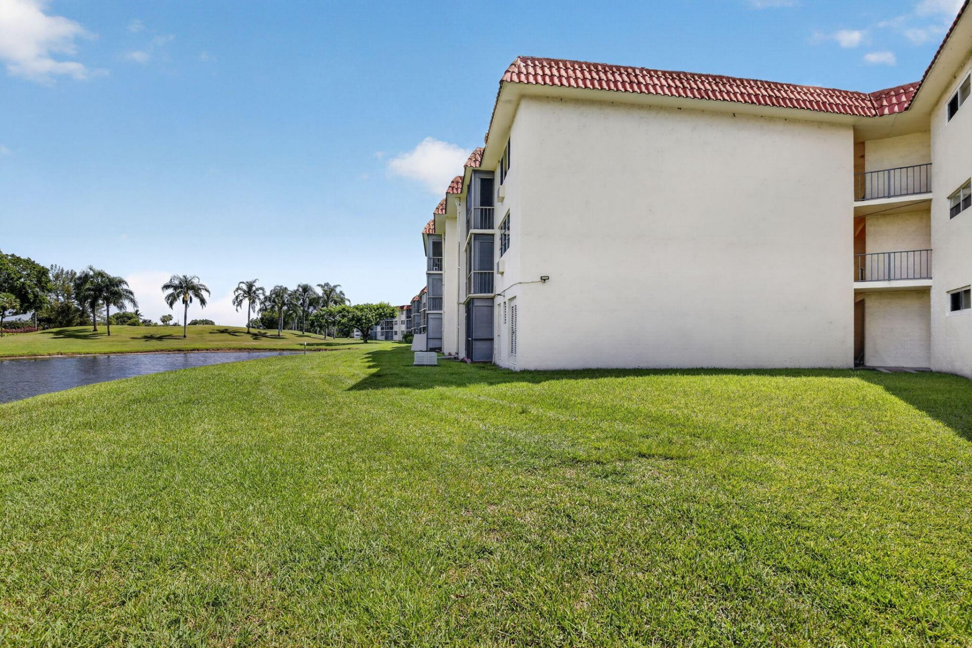9923 S Hollybrook Lake Drive, Unit 305, Pembroke Pines, FL 33025 Photo