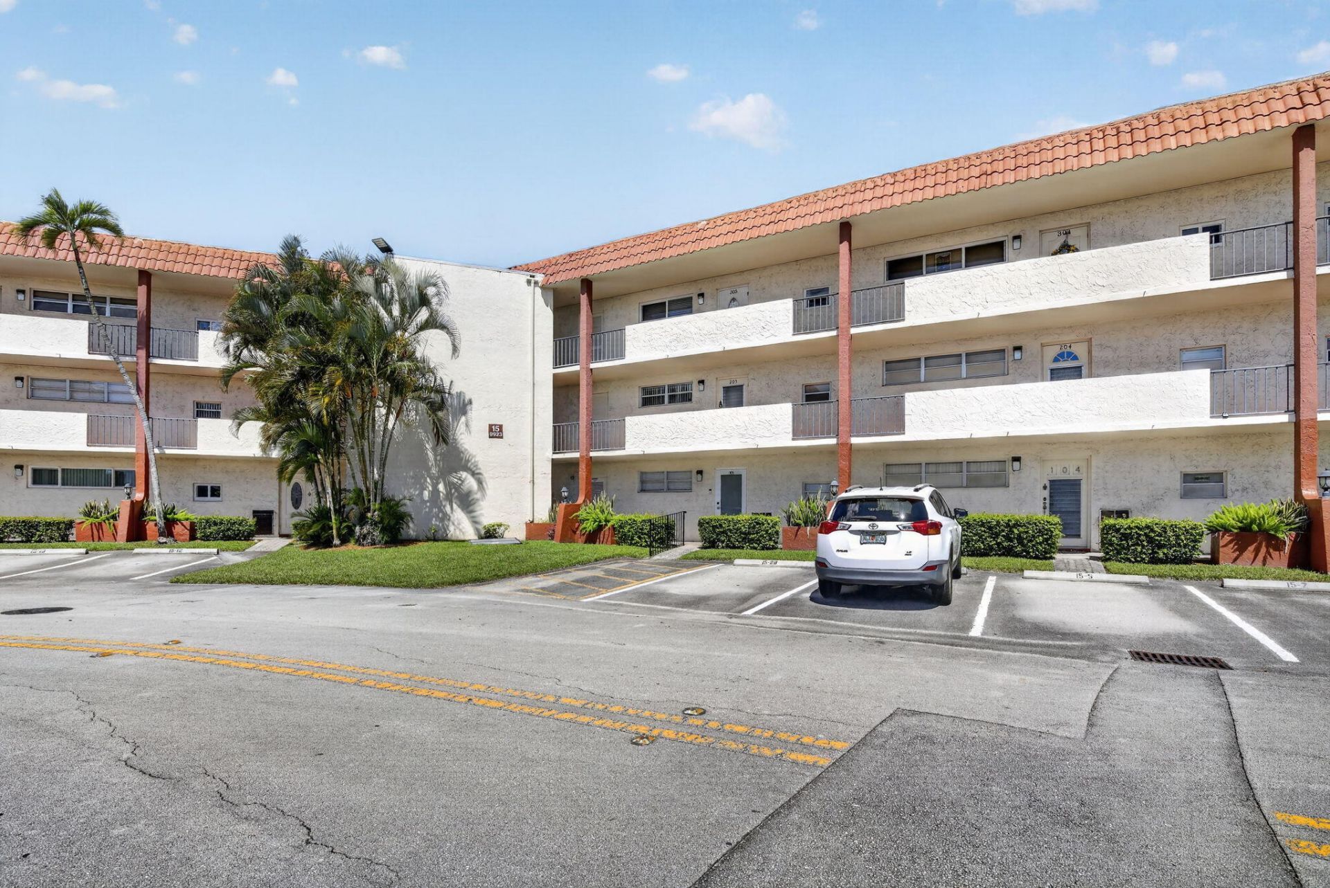 9923 S Hollybrook Lake Drive, Unit 305, Pembroke Pines, FL 33025 Photo