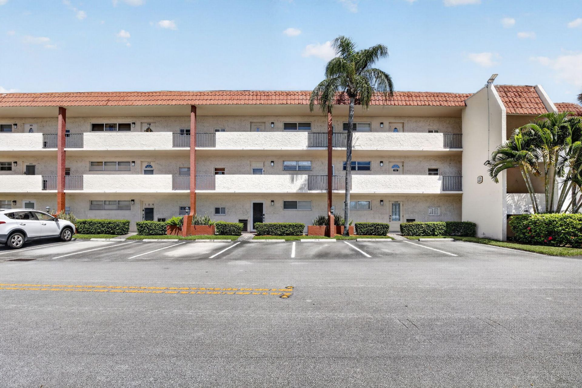 9923 S Hollybrook Lake Drive, Unit 305, Pembroke Pines, FL 33025 Photo