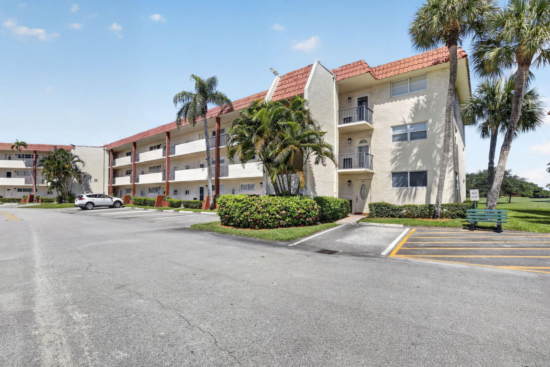 9923 S Hollybrook Lake Drive, Unit 305, Pembroke Pines, FL 33025 Photo