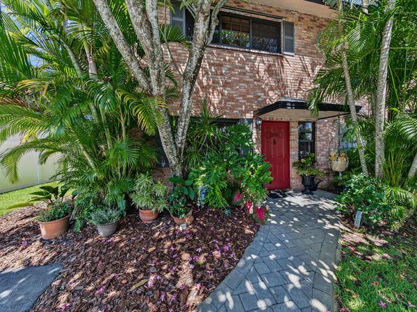 2130 NE 9th Avenue, Wilton Manors, FL 33305