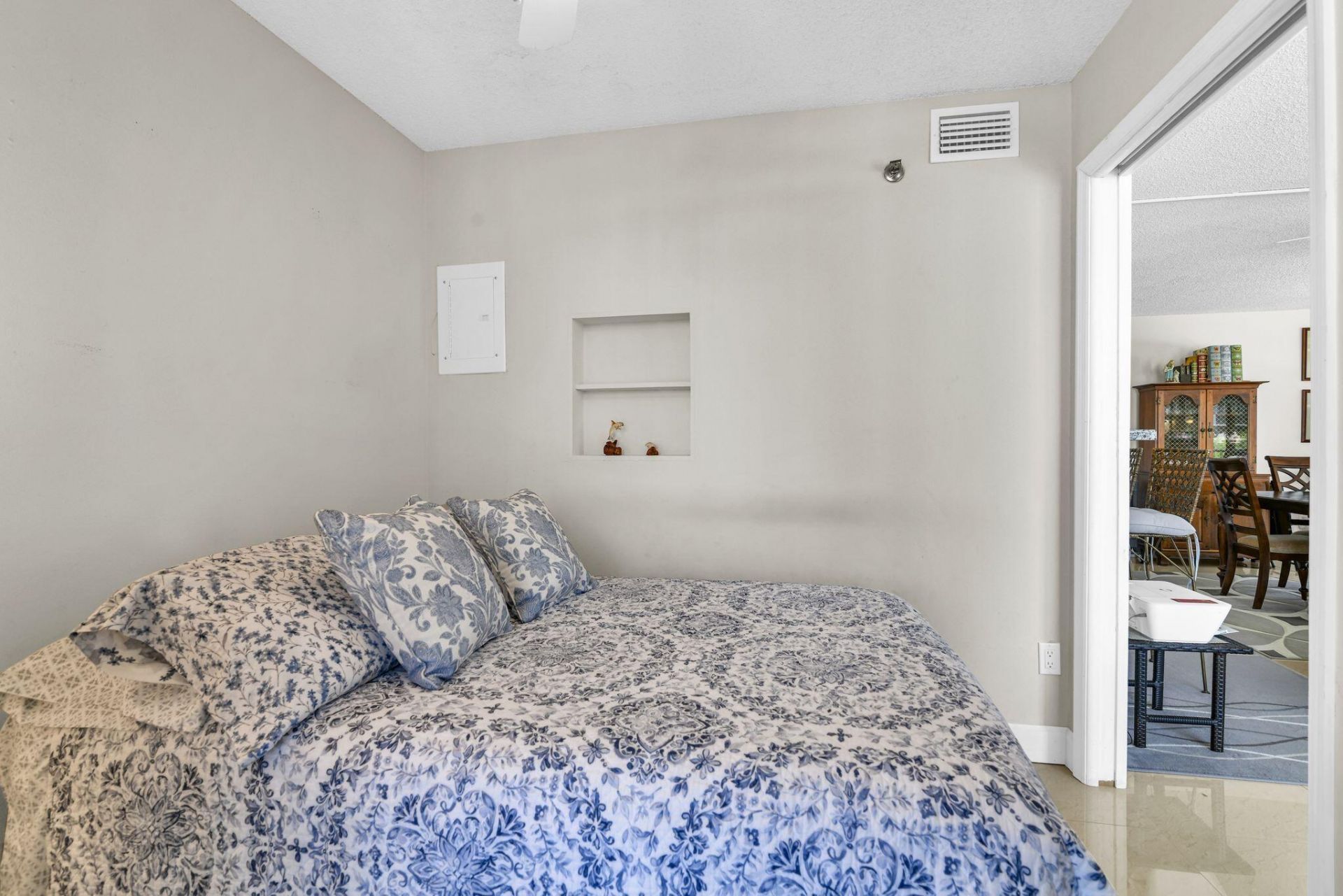 899 Jeffery Street, Unit 301, Boca Raton, FL 33487 Photo