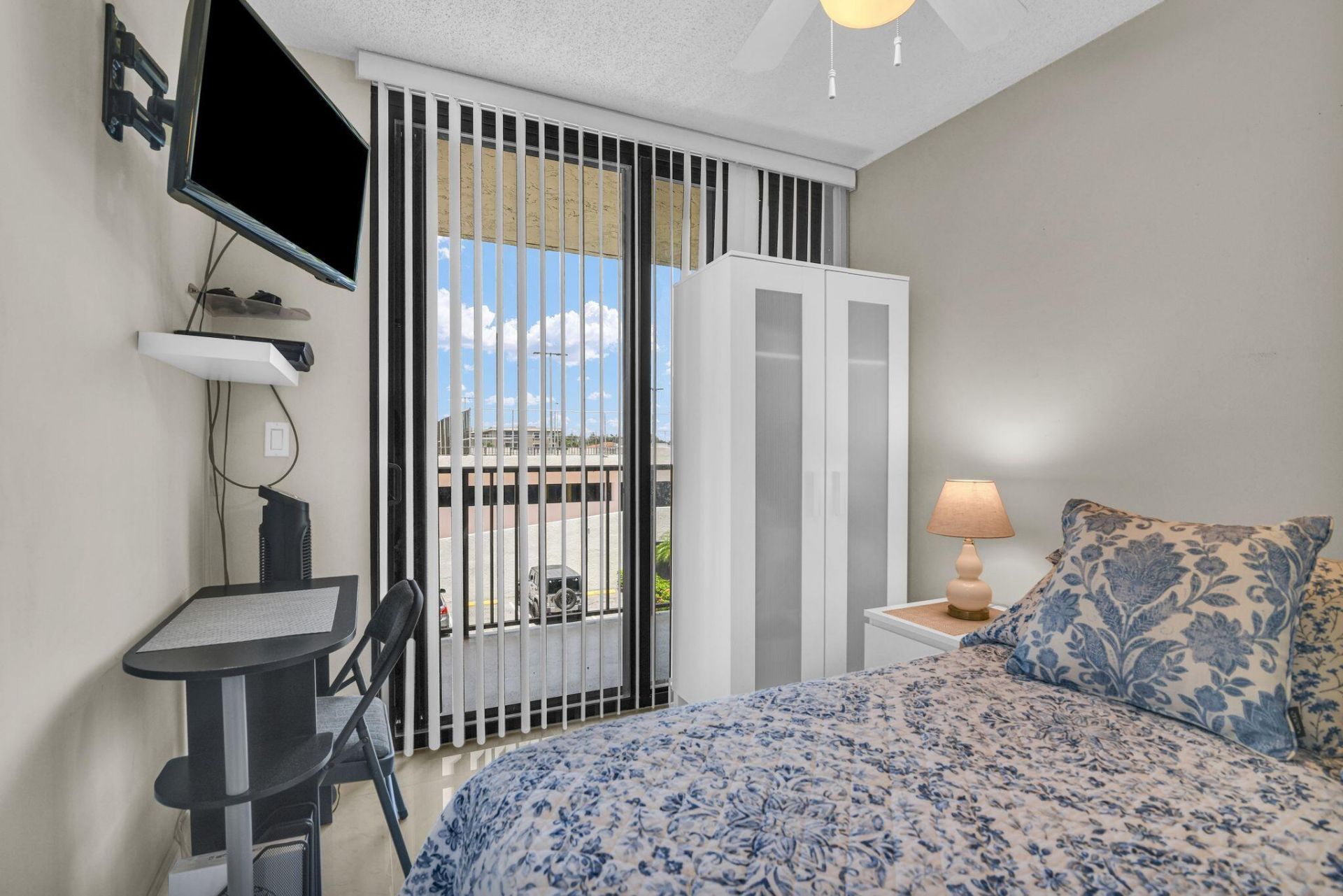 899 Jeffery Street, Unit 301, Boca Raton, FL 33487 Photo
