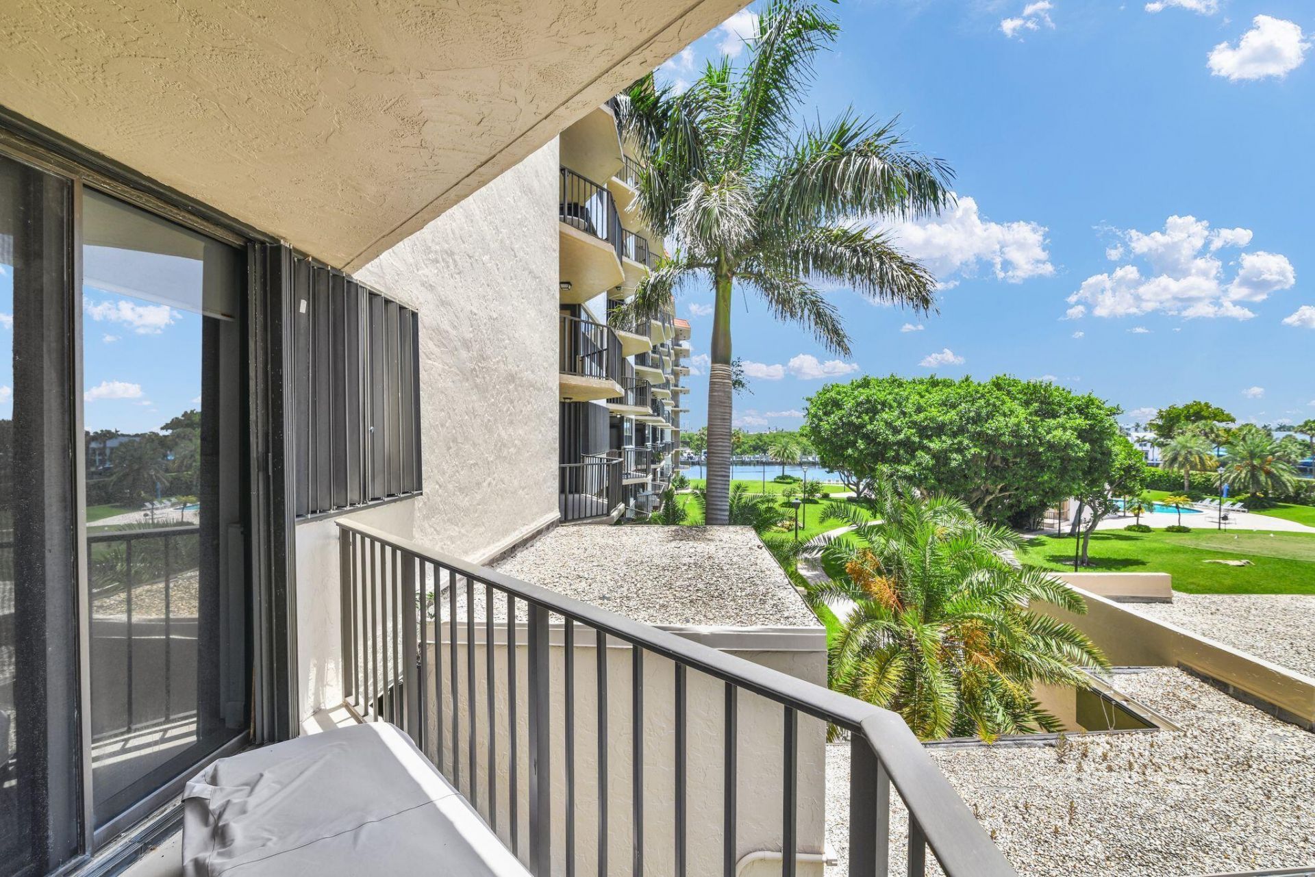 899 Jeffery Street, Unit 301, Boca Raton, FL 33487 Photo