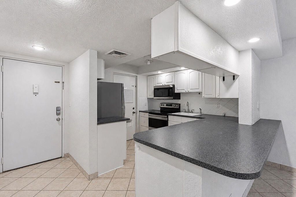 2322 S Cypress Bend Drive, Unit 311, Pompano Beach, FL 33069 Photo