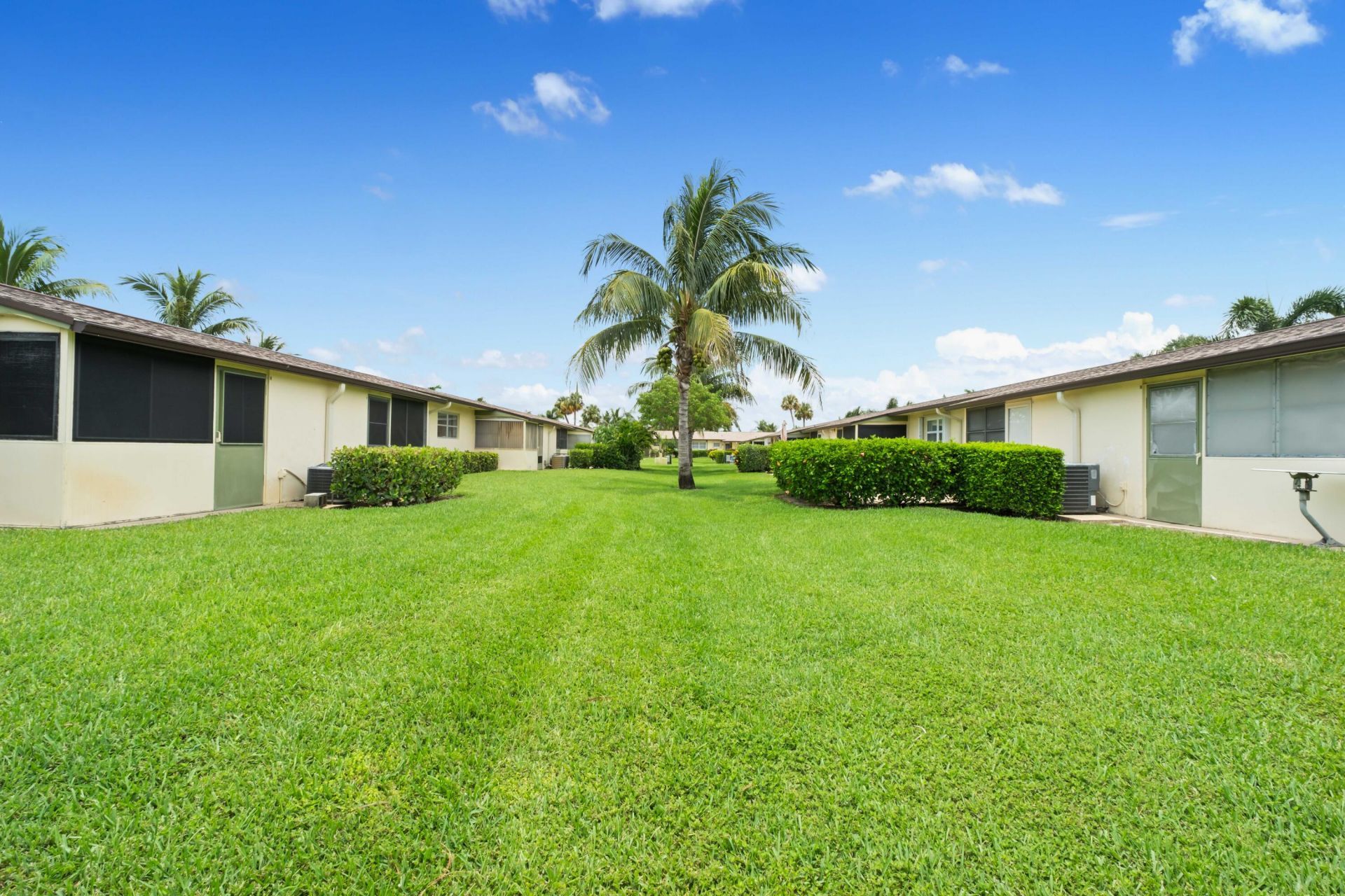 2915 Crosley Drive W, Unit G, West Palm Beach, FL 33415 Photo