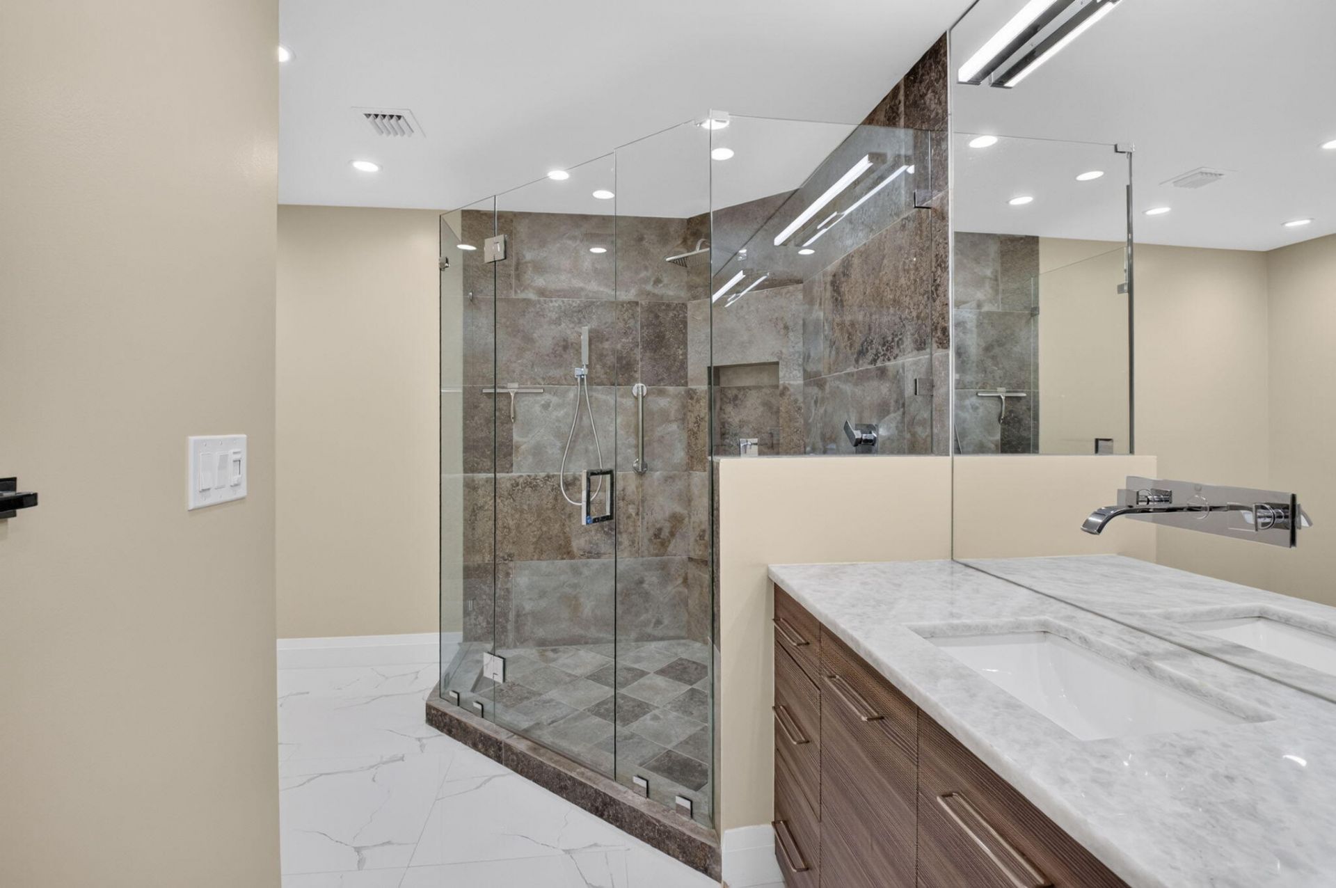 7665 Glendevon Lane, Unit 1605, Delray Beach, FL 33446 Photo