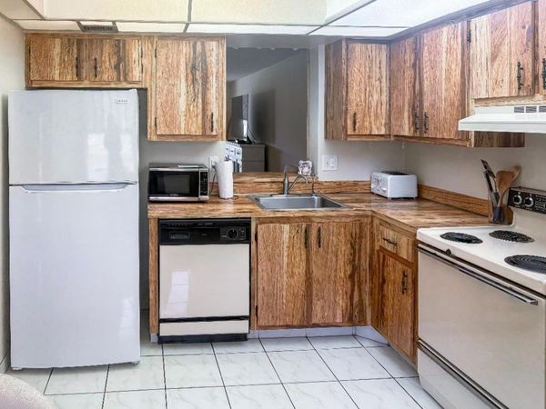 7561 NW 1st Street, Unit 207, Margate, FL 33063