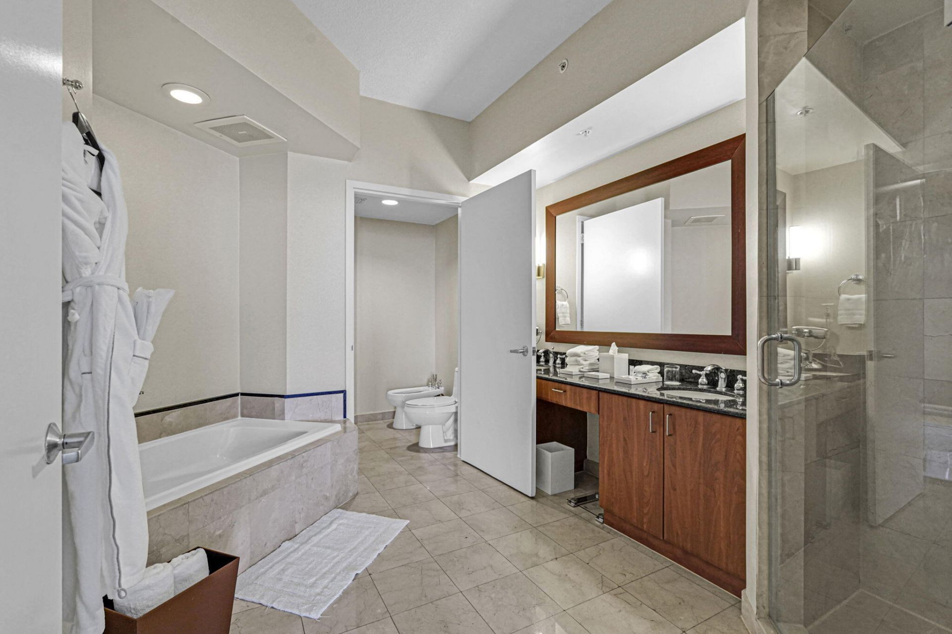 18001 Collins Avenue, Unit 2609, Sunny Isles Beach, FL 33160 Photo