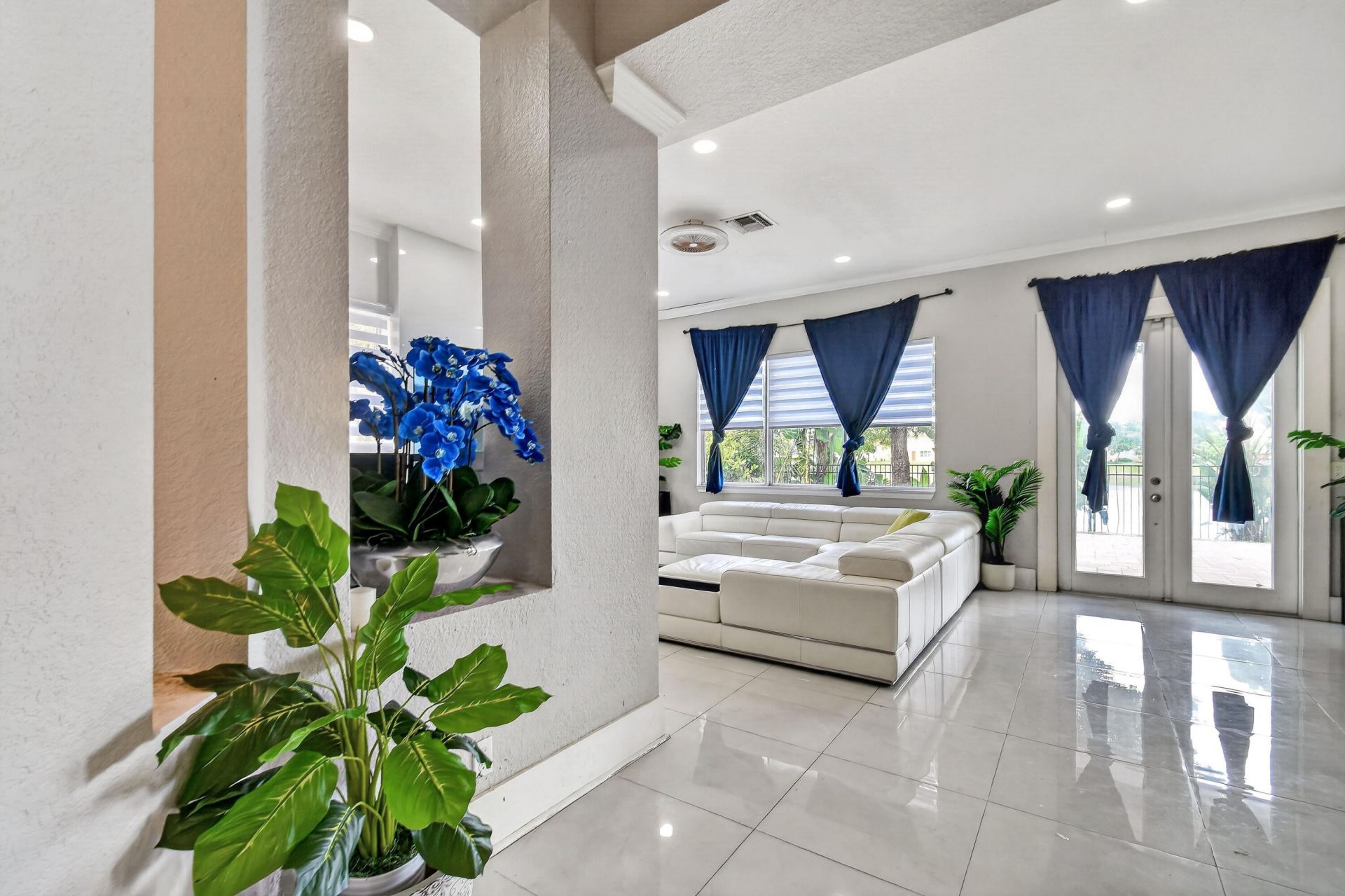 700 Cresta Circle, West Palm Beach, FL 33413 Photo