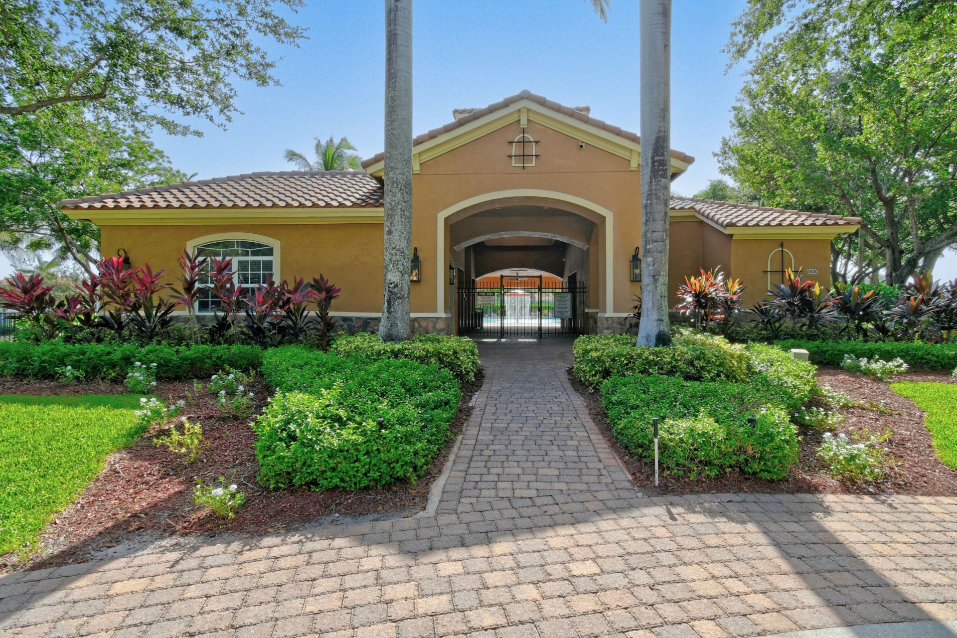 700 Cresta Circle, West Palm Beach, FL 33413 Photo