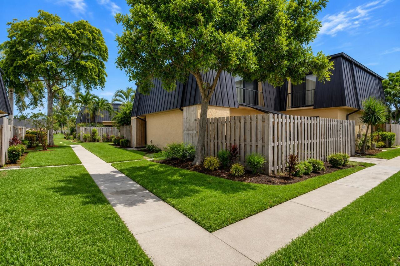 2333 Waterside Drive, Lake Worth, FL 33461 Photo