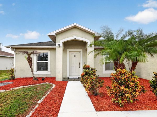 324 SW Kestor Drive, Port St. Lucie, FL 34953