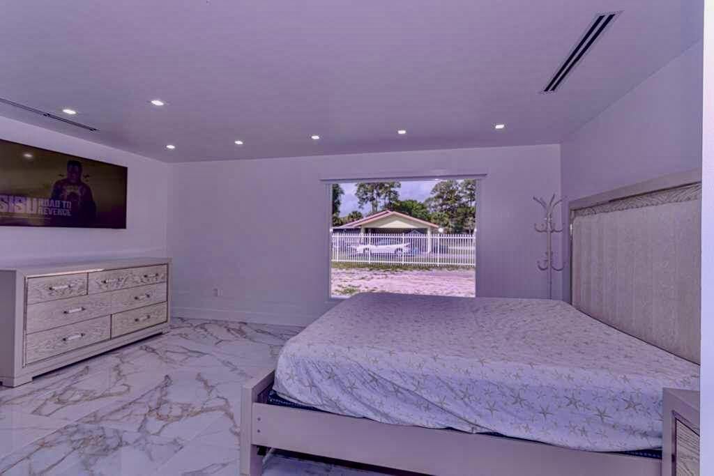 696 Arlington Drive, West Palm Beach, FL 33415 Photo