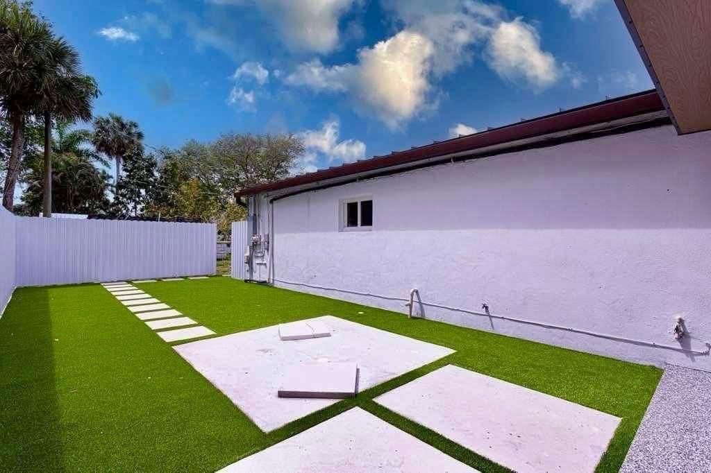 696 Arlington Drive, West Palm Beach, FL 33415 Photo