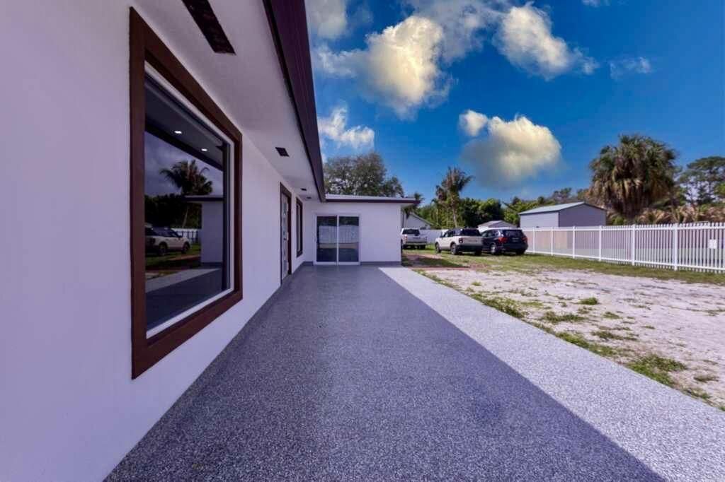 696 Arlington Drive, West Palm Beach, FL 33415 Photo