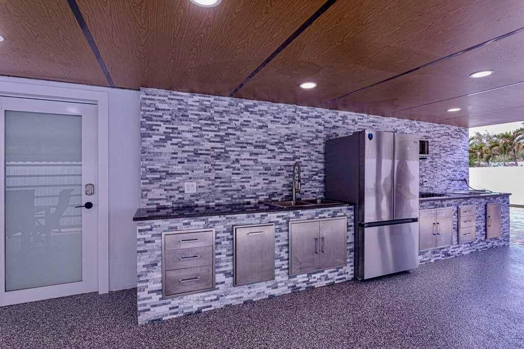696 Arlington Drive, West Palm Beach, FL 33415 Photo