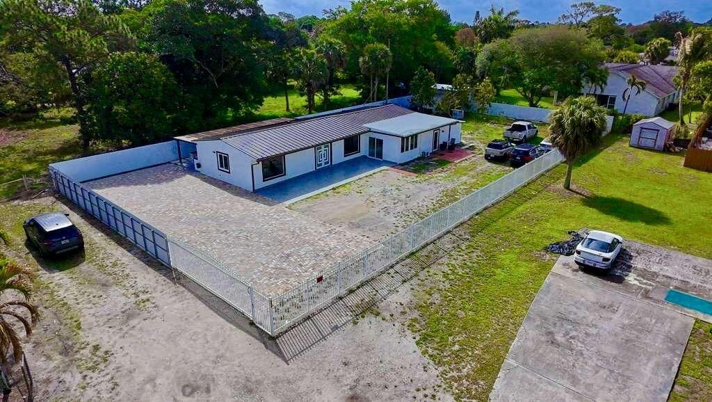 696 Arlington Drive, West Palm Beach, FL 33415 Photo