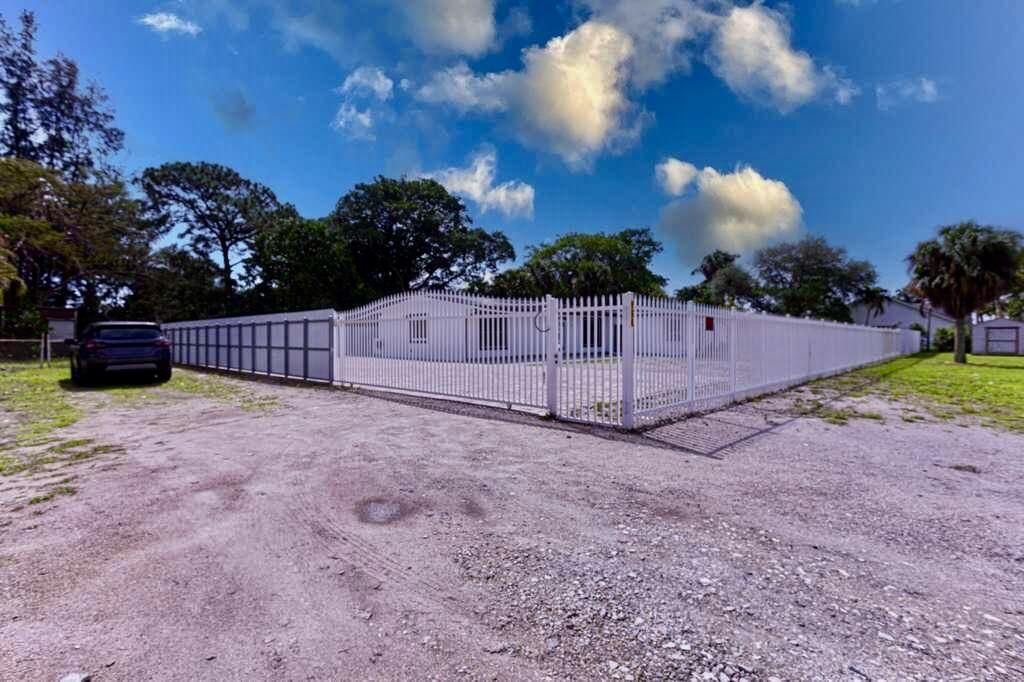 696 Arlington Drive, West Palm Beach, FL 33415 Photo