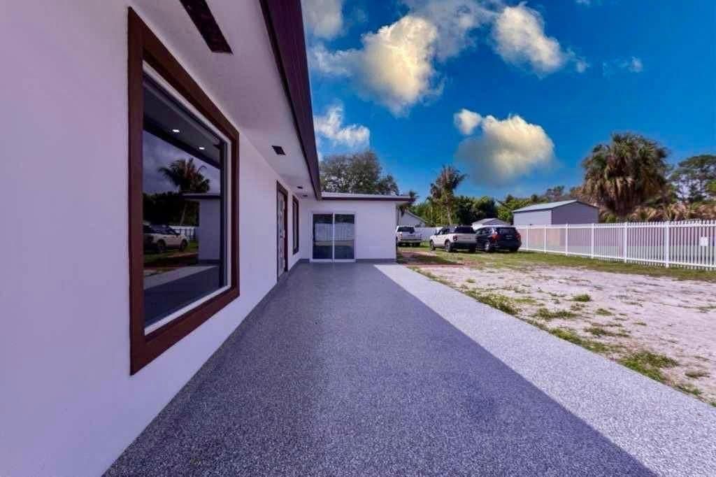 696 Arlington Drive, West Palm Beach, FL 33415 Photo