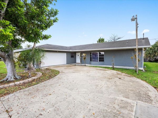 2550 SE Hemsing Street, Port Saint Lucie, FL 34984