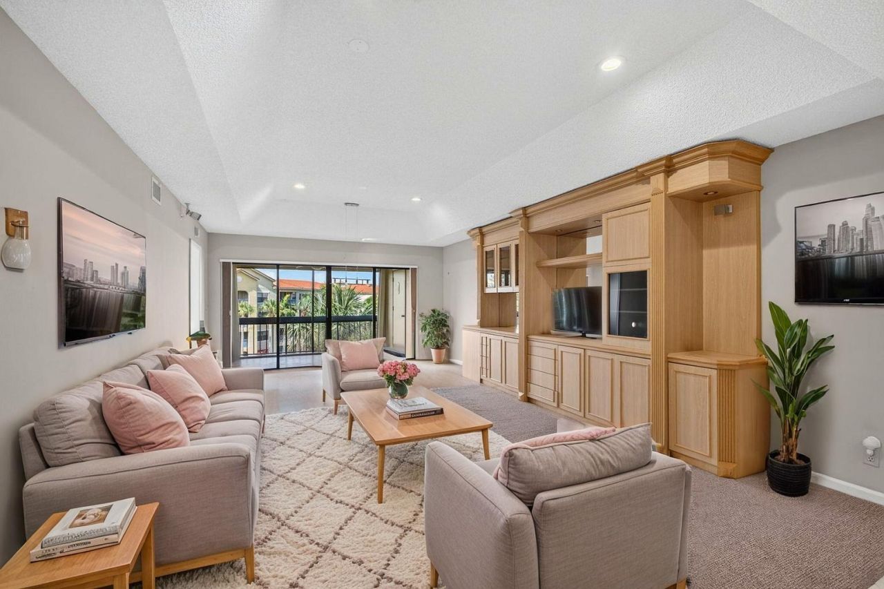 700 Uno Lago Drive, Unit 403, Juno Beach, FL 33408 Photo