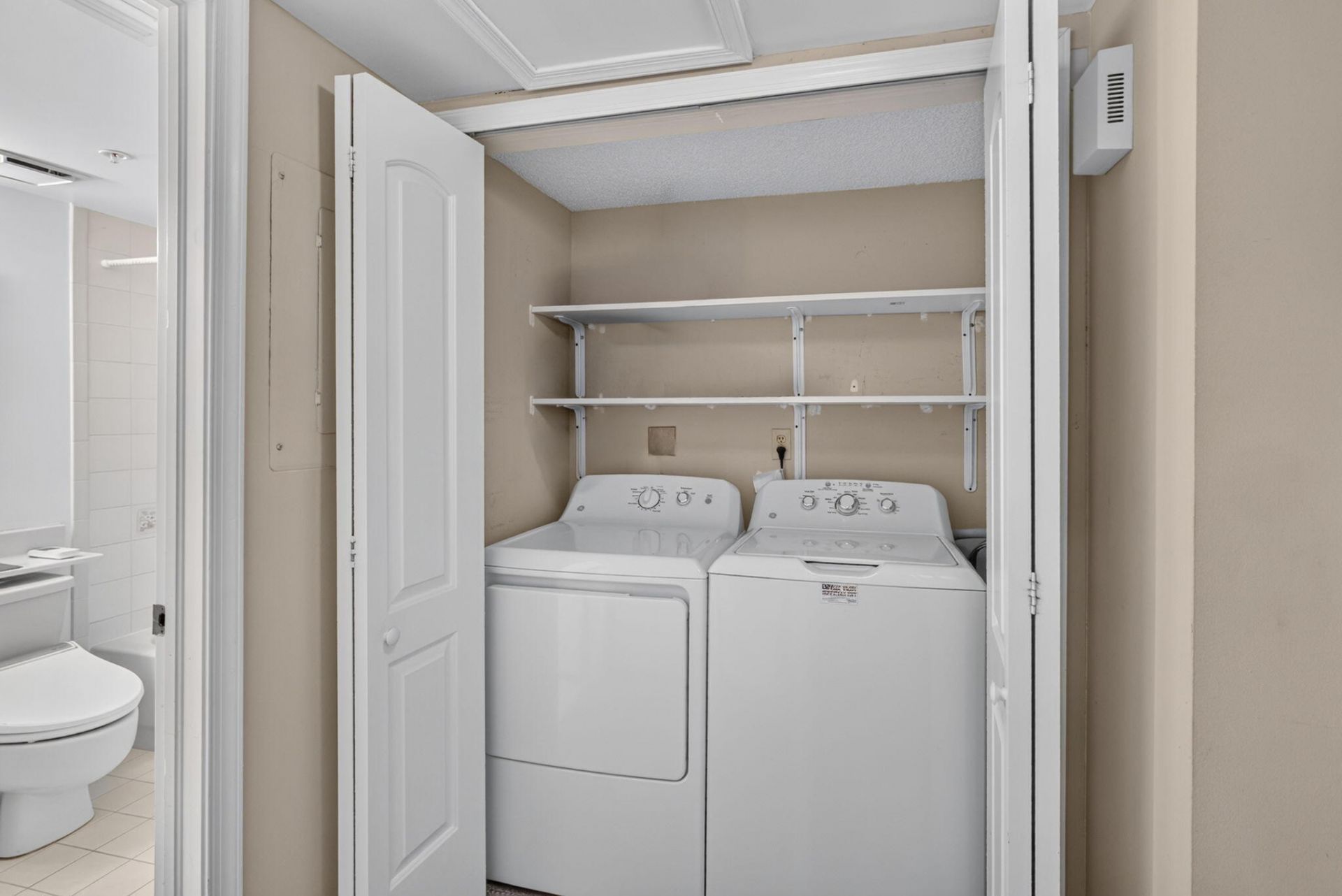 700 Uno Lago Drive, Unit 403, Juno Beach, FL 33408 Photo