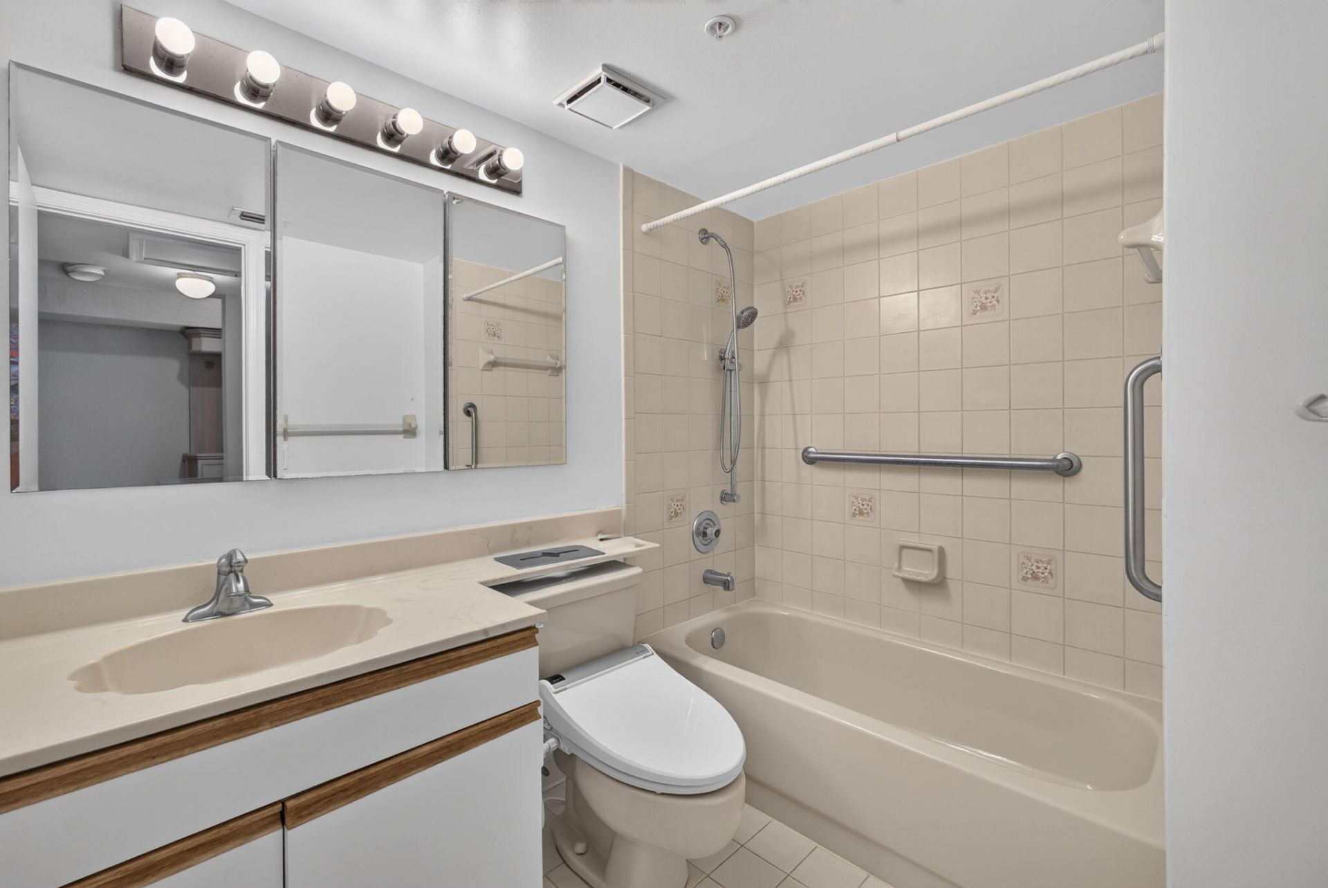 700 Uno Lago Drive, Unit 403, Juno Beach, FL 33408 Photo