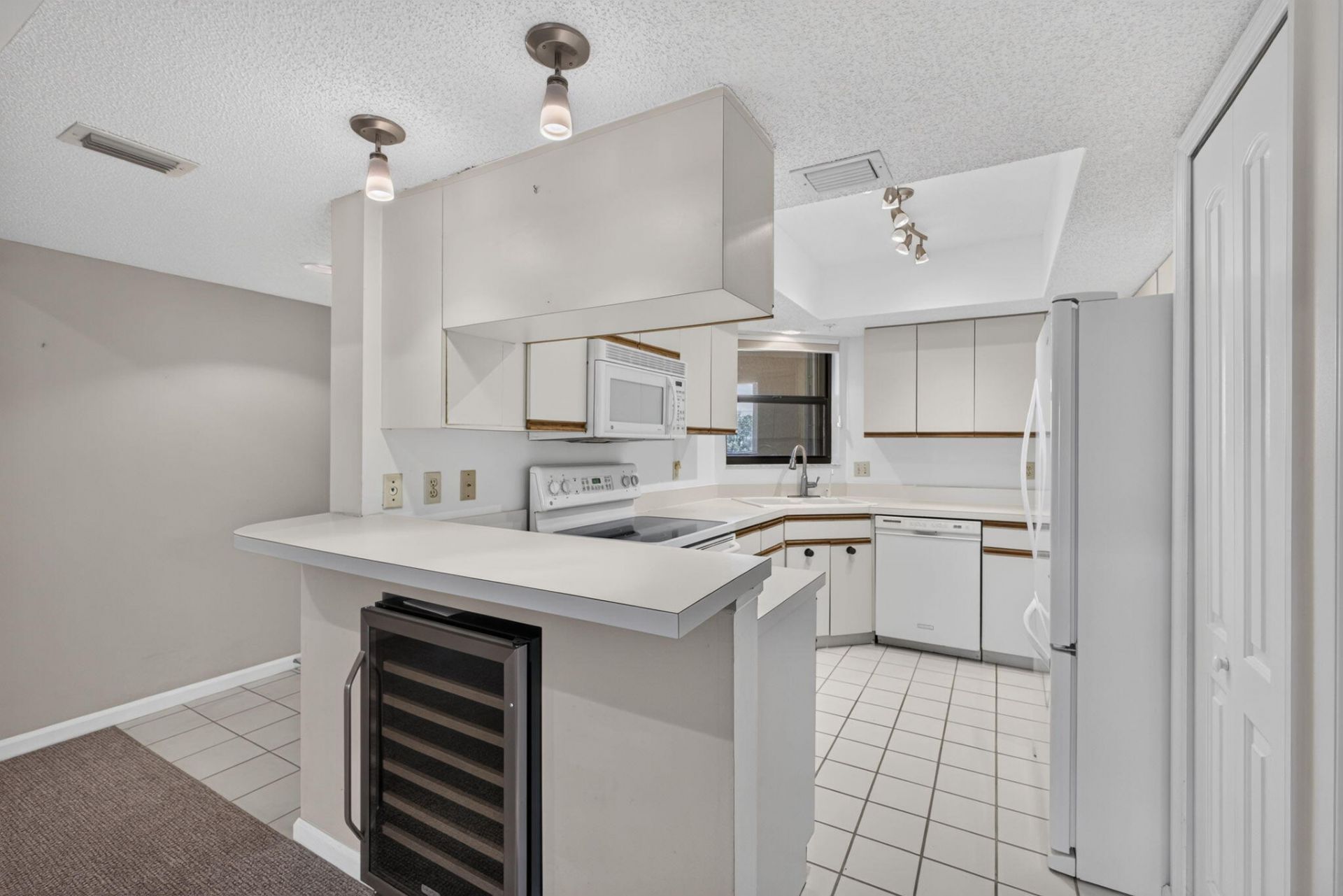 700 Uno Lago Drive, Unit 403, Juno Beach, FL 33408 Photo