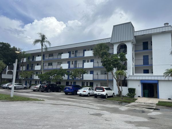 6100 S Falls Cir Drive, Unit 105, Lauderhill, FL 33319