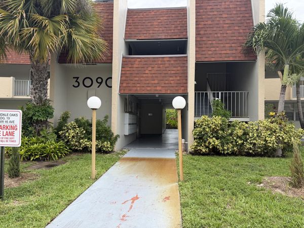 3090 NW 46th Avenue, Unit 211c, Lauderdale Lakes, FL 33313