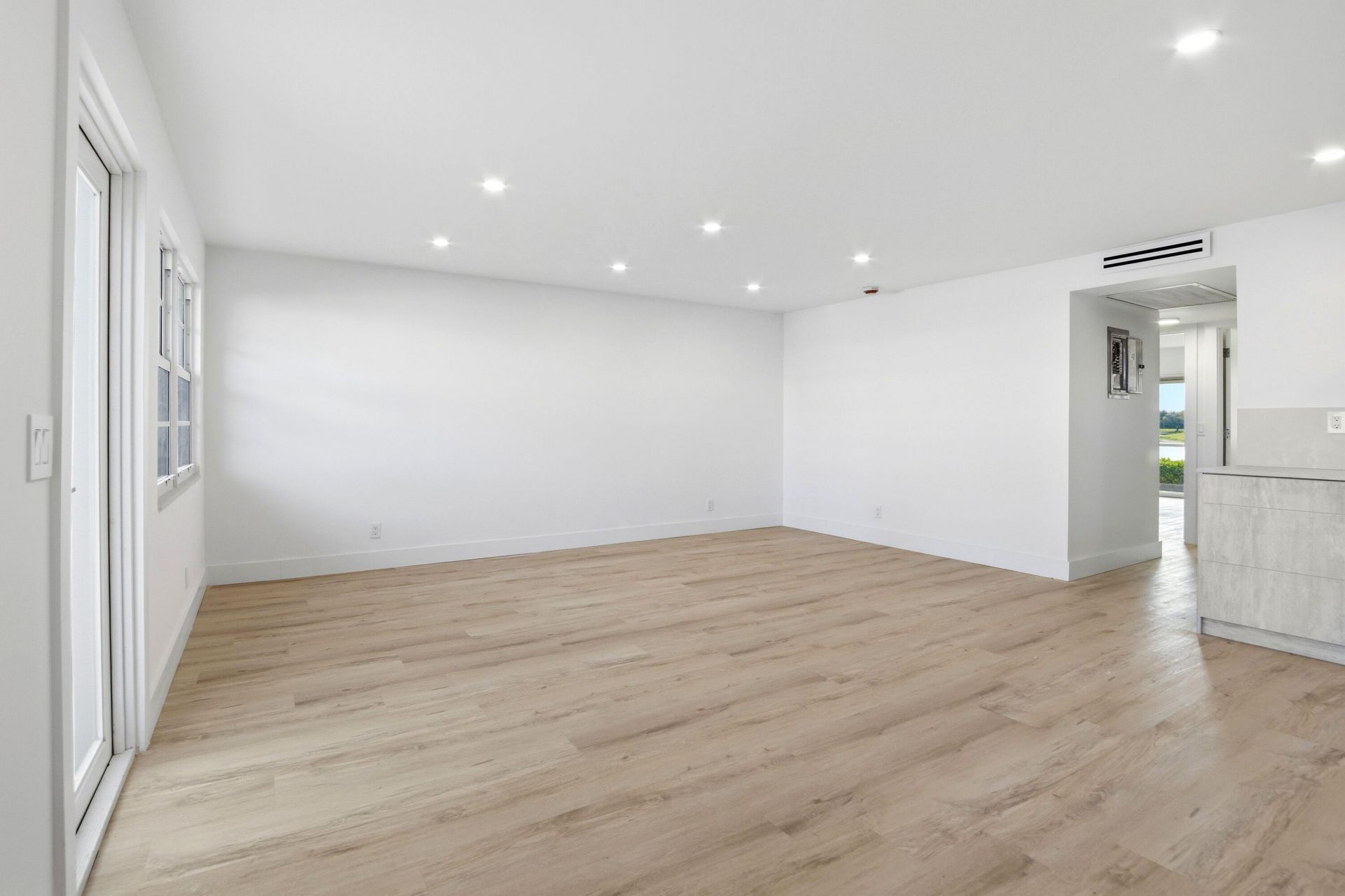 1023 Guildford, Unit B, Boca Raton, FL 33434 Photo