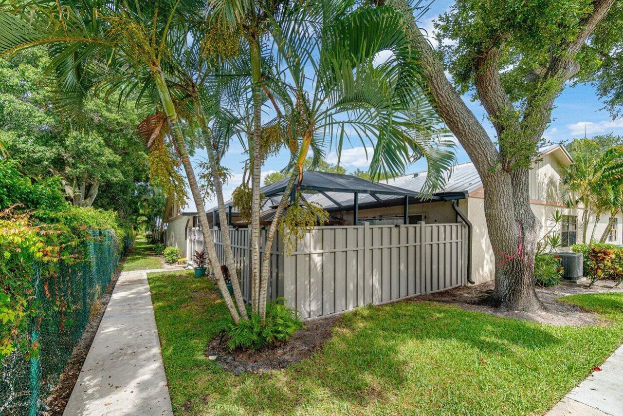 8912 Thumbwood Circle, Unit B, Boynton Beach, FL 33436 Photo