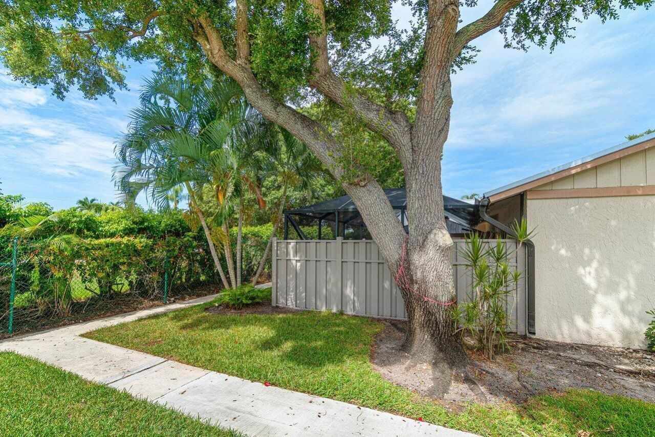 8912 Thumbwood Circle, Unit B, Boynton Beach, FL 33436 Photo