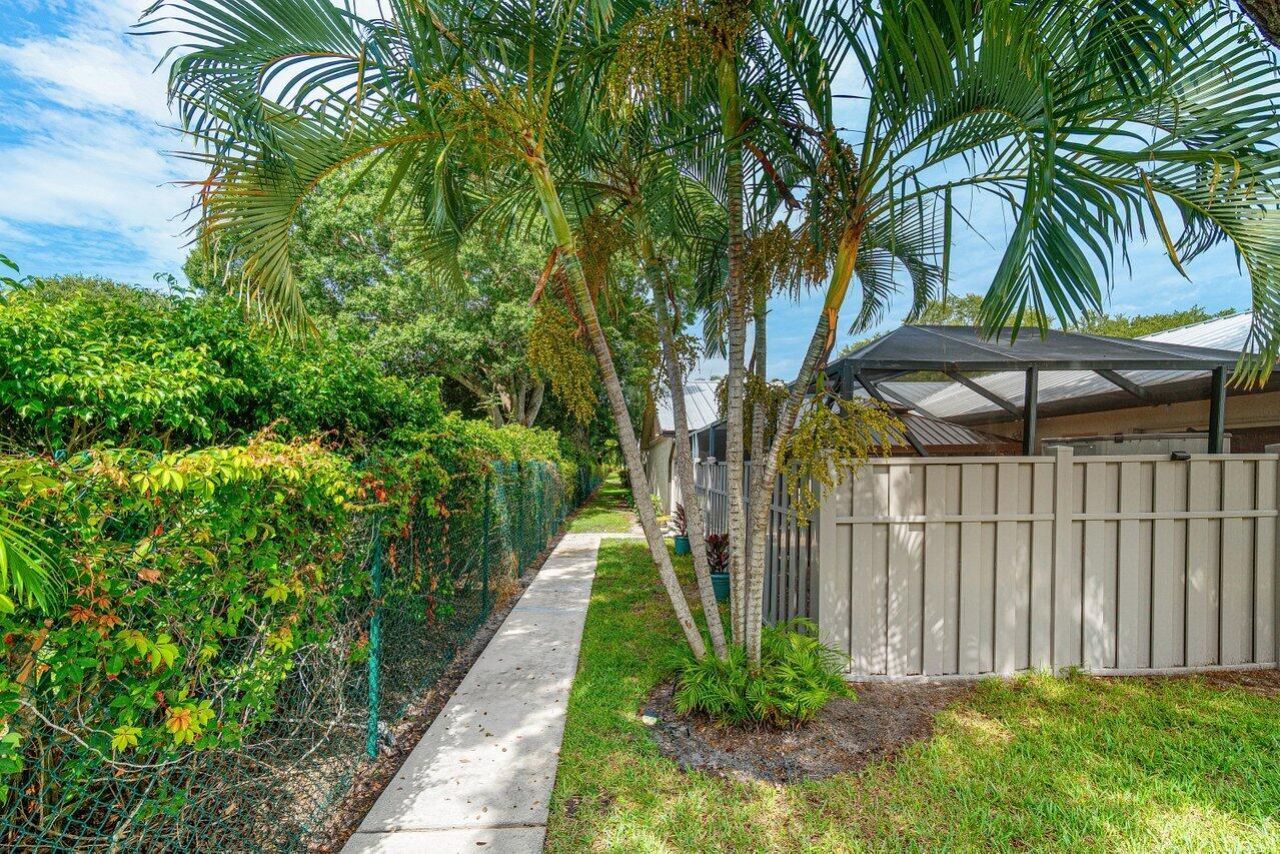 8912 Thumbwood Circle, Unit B, Boynton Beach, FL 33436 Photo