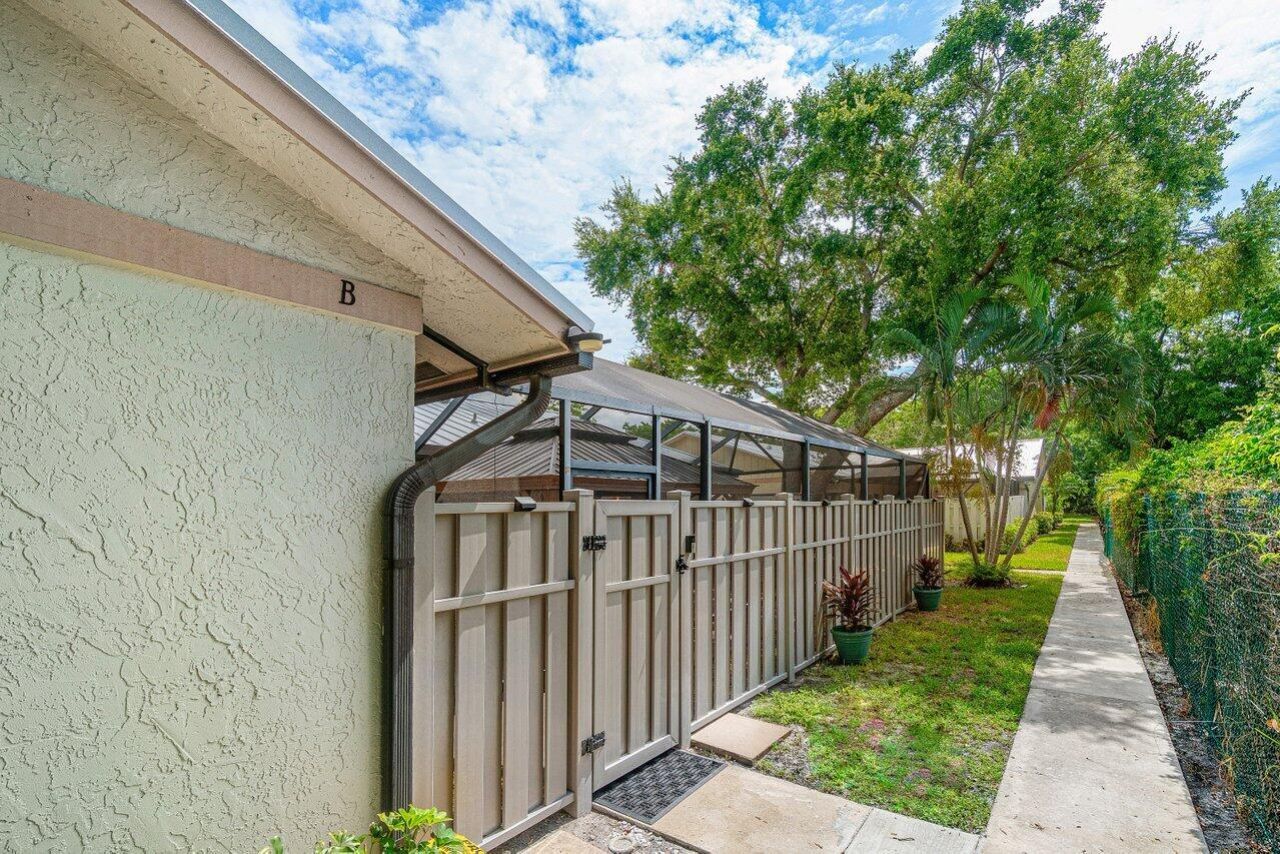 8912 Thumbwood Circle, Unit B, Boynton Beach, FL 33436 Photo