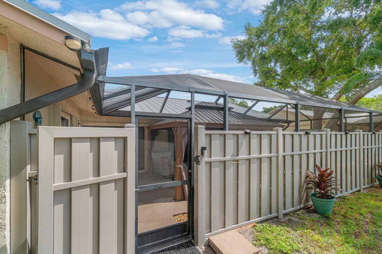 8912 Thumbwood Circle, Unit B, Boynton Beach, FL 33436 Photo