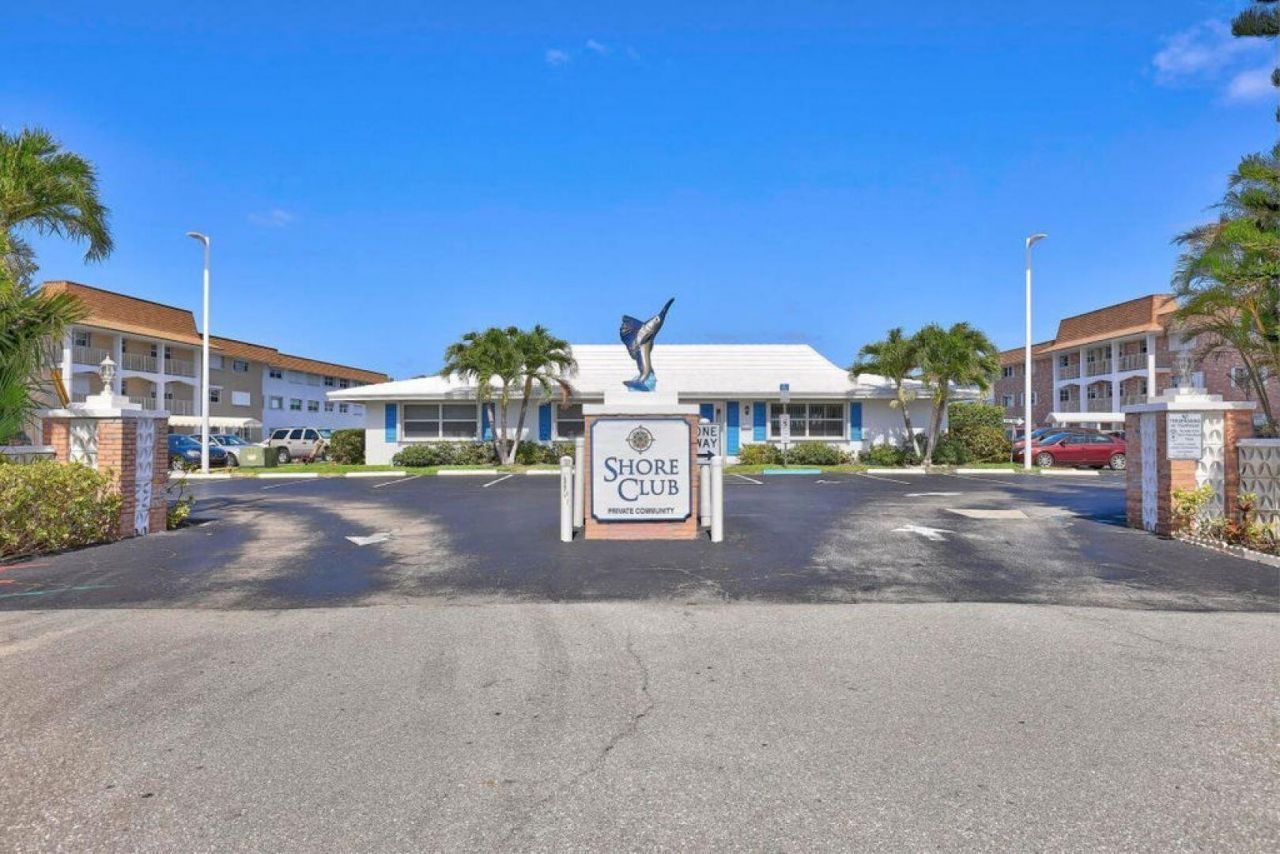 100 Shore Court, Unit 307, North Palm Beach, FL 33408 Photo