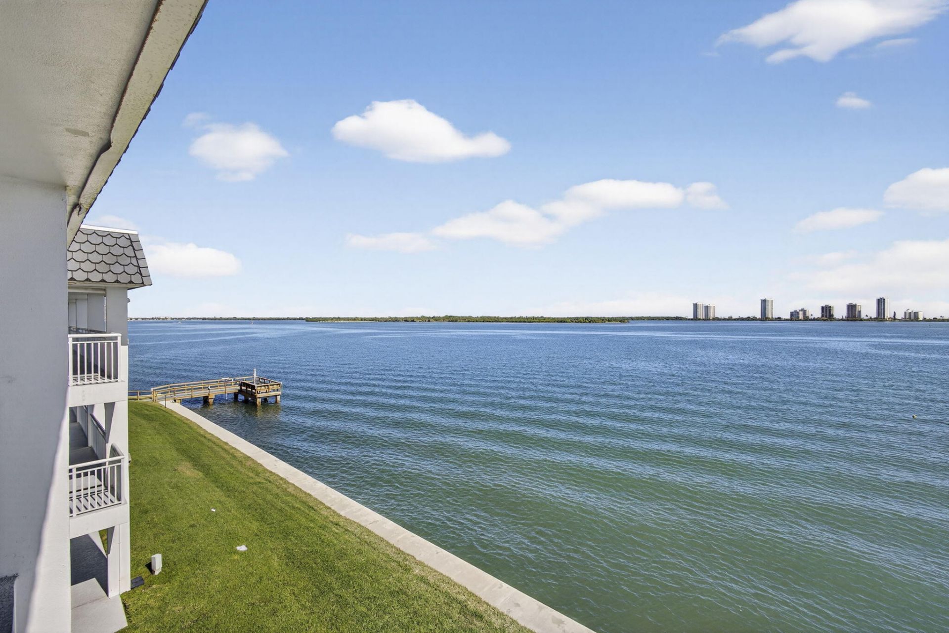 100 Shore Court, Unit 307, North Palm Beach, FL 33408 Photo
